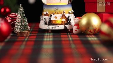 平安夜<strong>圣诞</strong>节日旋转的水晶球实拍4k